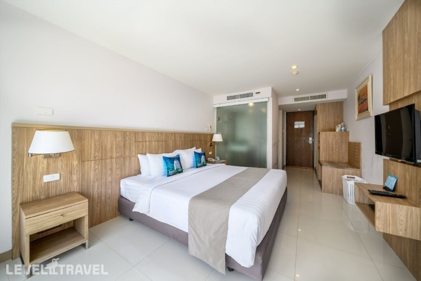 фотографии номера Улучшенный с видом на город отеля Andaman Beach Suites Hotel в Таиланд(Патонг Бич) - фото №11