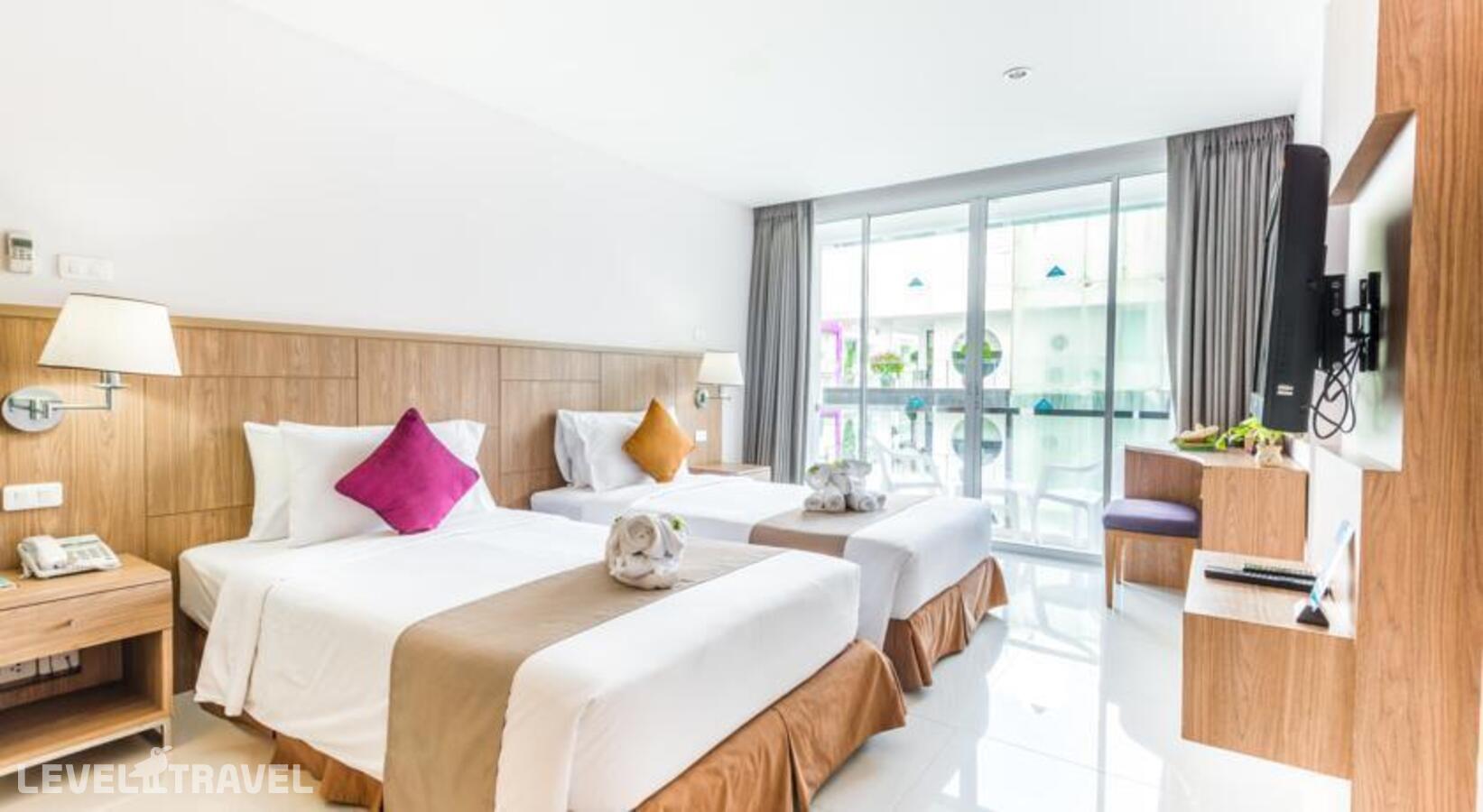 фотографии номера Улучшенный с видом на город отеля Andaman Beach Suites Hotel в Таиланд(Патонг Бич) - фото №3