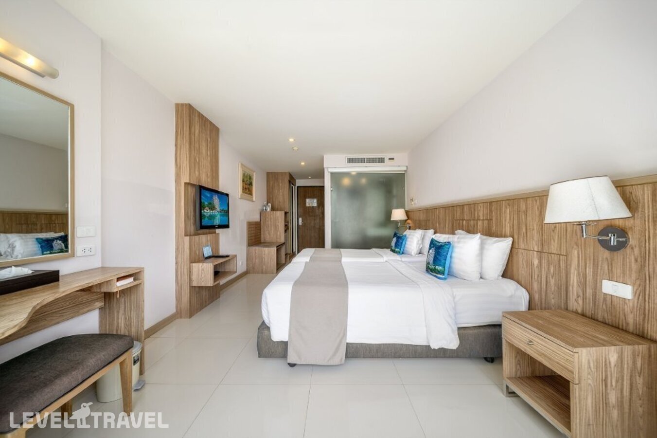 фотографии номера Улучшенный с видом на город отеля Andaman Beach Suites Hotel в Таиланд(Патонг Бич) - фото №20