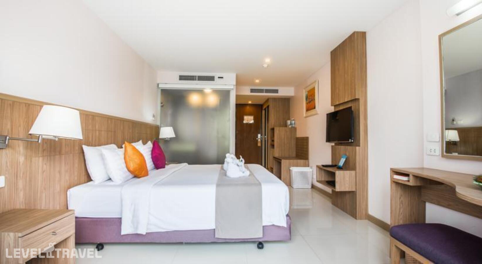 фотографии номера Улучшенный с видом на город отеля Andaman Beach Suites Hotel в Таиланд(Патонг Бич) - фото №7