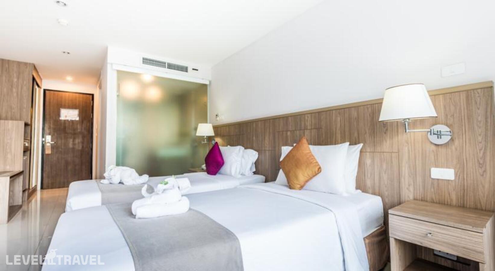 фотографии номера Улучшенный с видом на город отеля Andaman Beach Suites Hotel в Таиланд(Патонг Бич) - фото №4