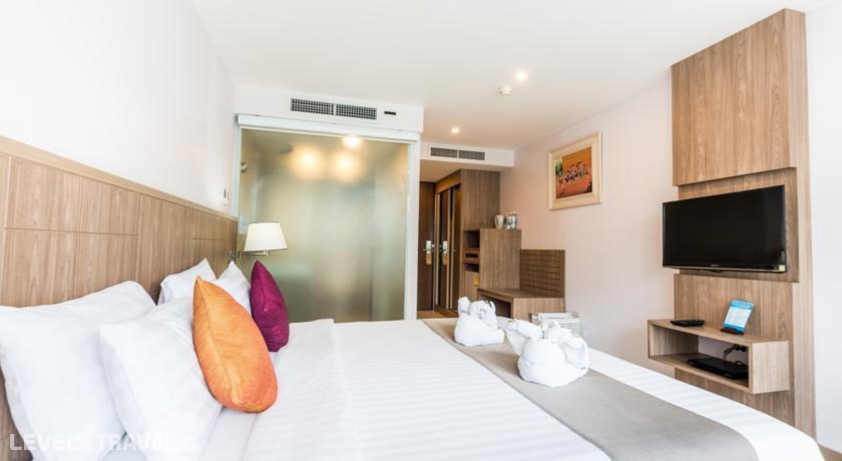 фотографии номера Улучшенный с видом на город отеля Andaman Beach Suites Hotel в Таиланд(Патонг Бич) - фото №5