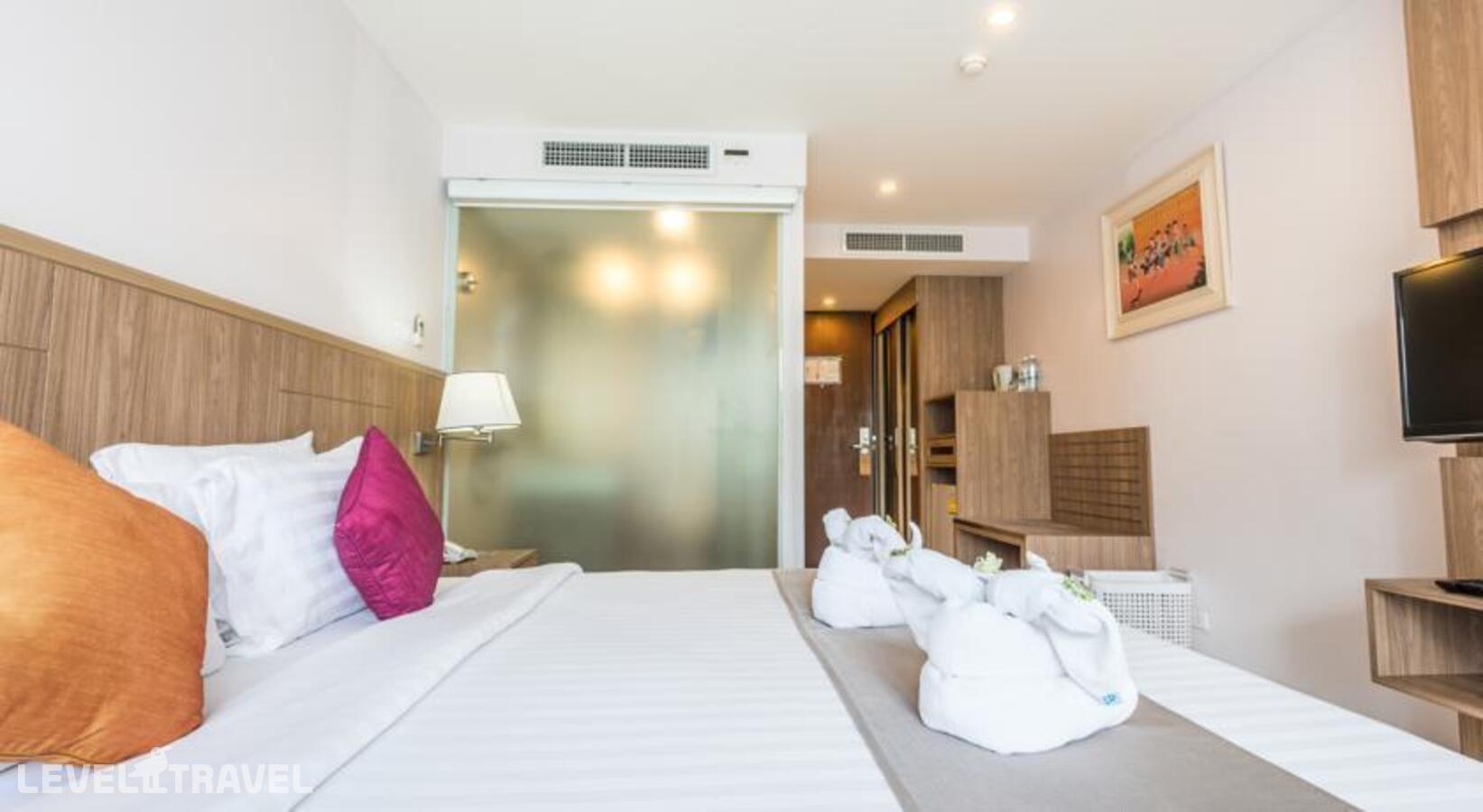 фотографии номера Улучшенный с видом на город отеля Andaman Beach Suites Hotel в Таиланд(Патонг Бич) - фото №2
