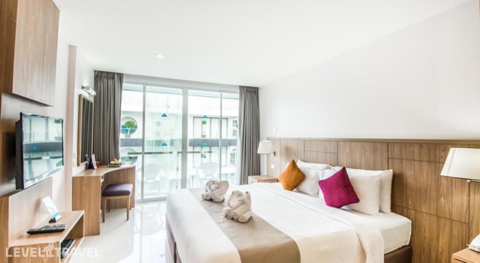 фотографии номера Улучшенный с видом на город отеля Andaman Beach Suites Hotel в Таиланд(Патонг Бич) - фото №1