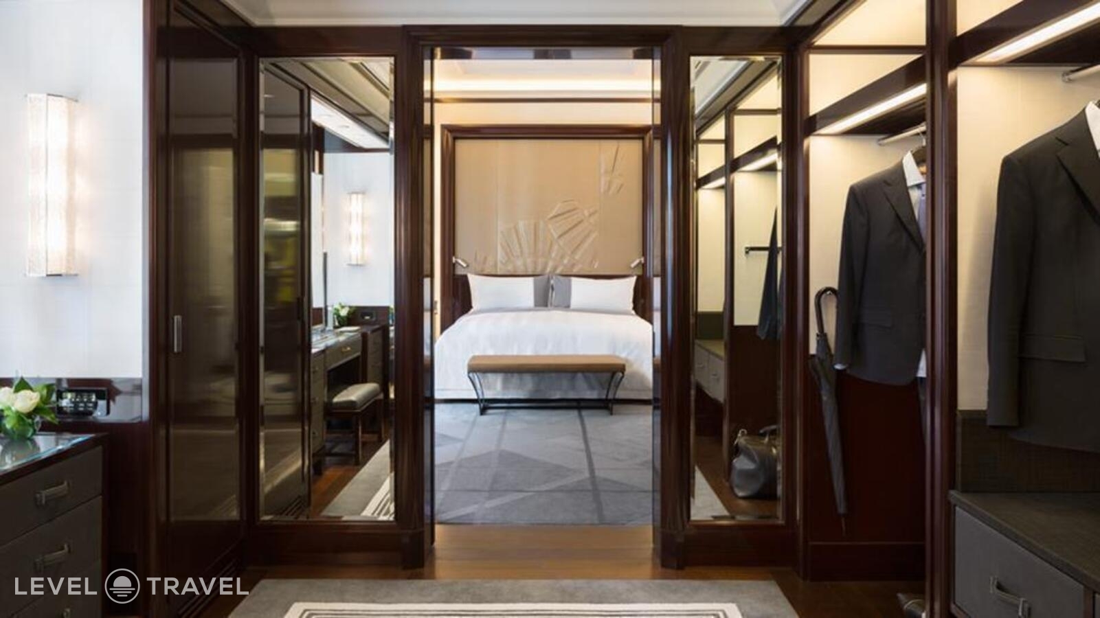 фотографии номера Улучшенный люкс отеля The Peninsula Paris Hotel в Франция(16 округ Парижа) - фото №1