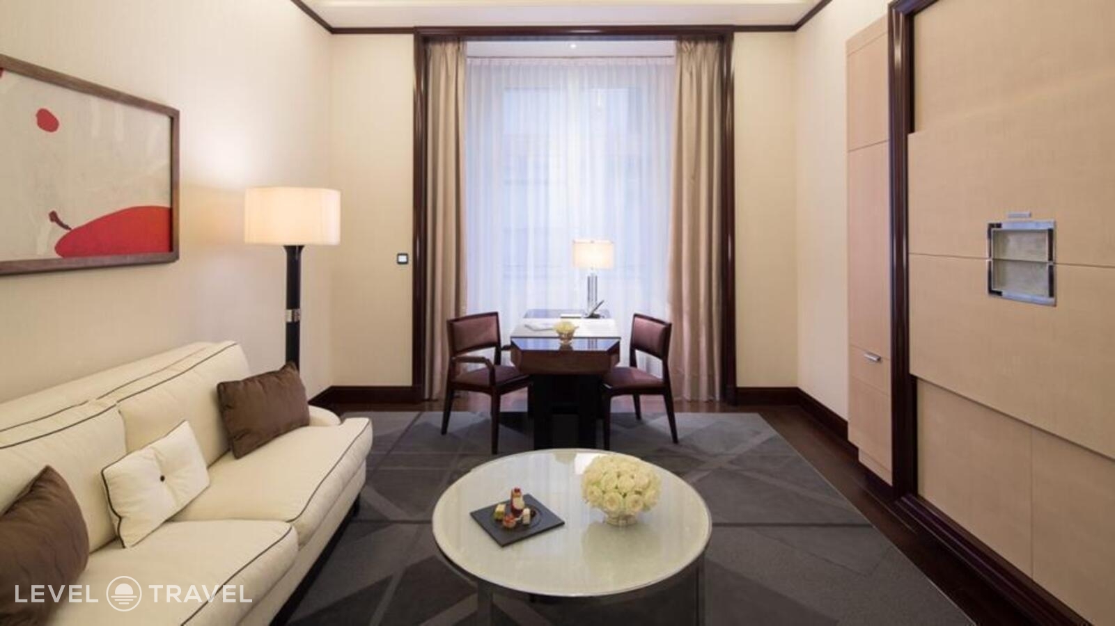фотографии номера Улучшенный люкс отеля The Peninsula Paris Hotel в Франция(16 округ Парижа) - фото №2