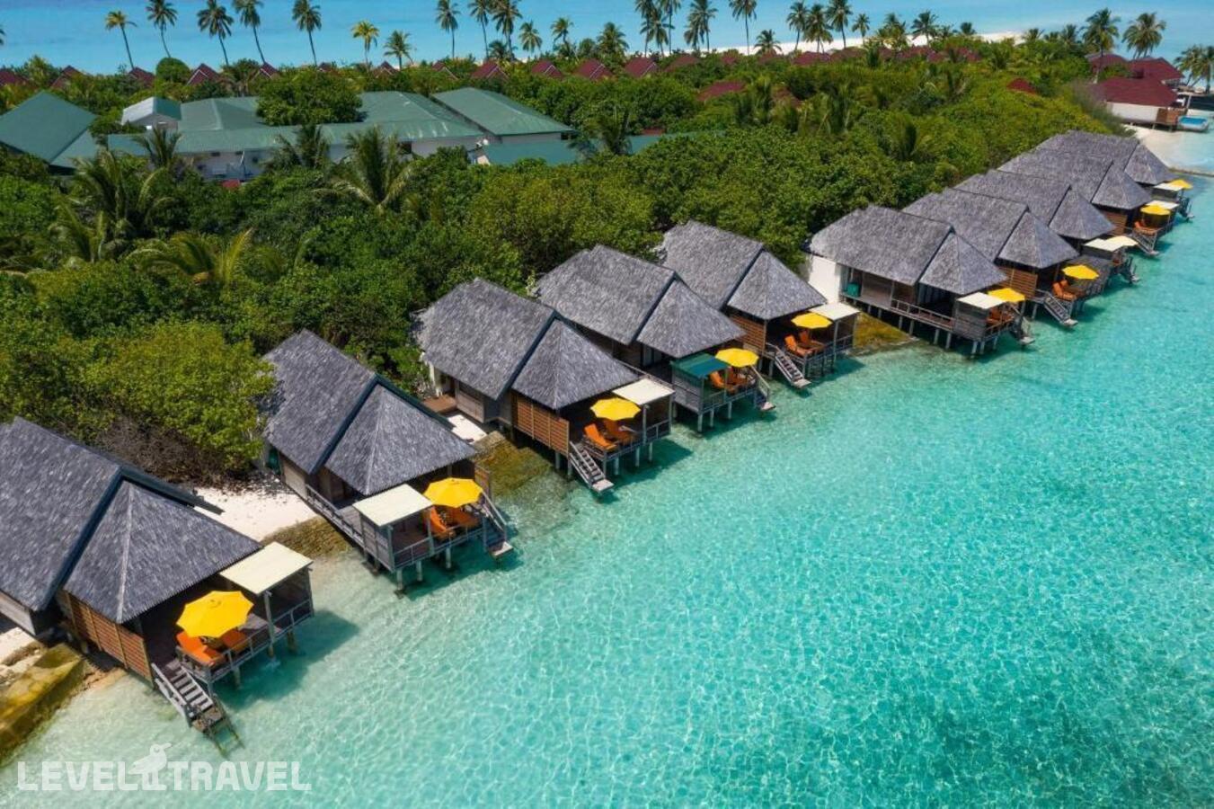 фотографии номера Вилла частично над водой отеля Dhigufaru Island Resort в Мальдивы(Баа Атолл) - фото №1