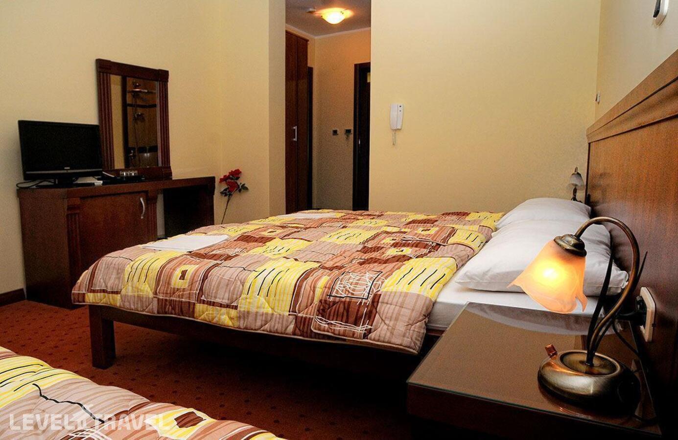 фотографии номера Трехместный номер отеля Dolce Vita Hotel в Черногория(Бечичи) - фото №2