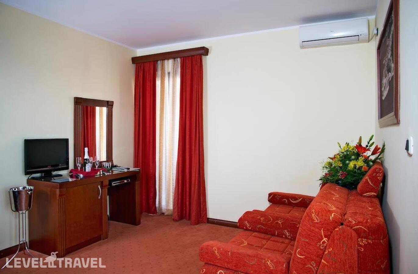 фотографии номера Люкс отеля Dolce Vita Hotel в Черногория(Бечичи) - фото №1