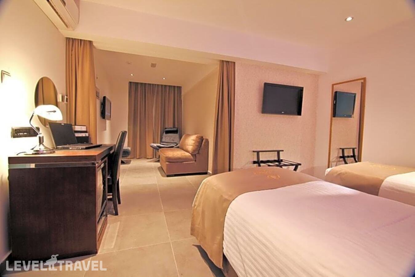 фотографии номера Улучшенный с видом на город отеля Achilleos City Hotel в Кипр(Ларнака) - фото №3