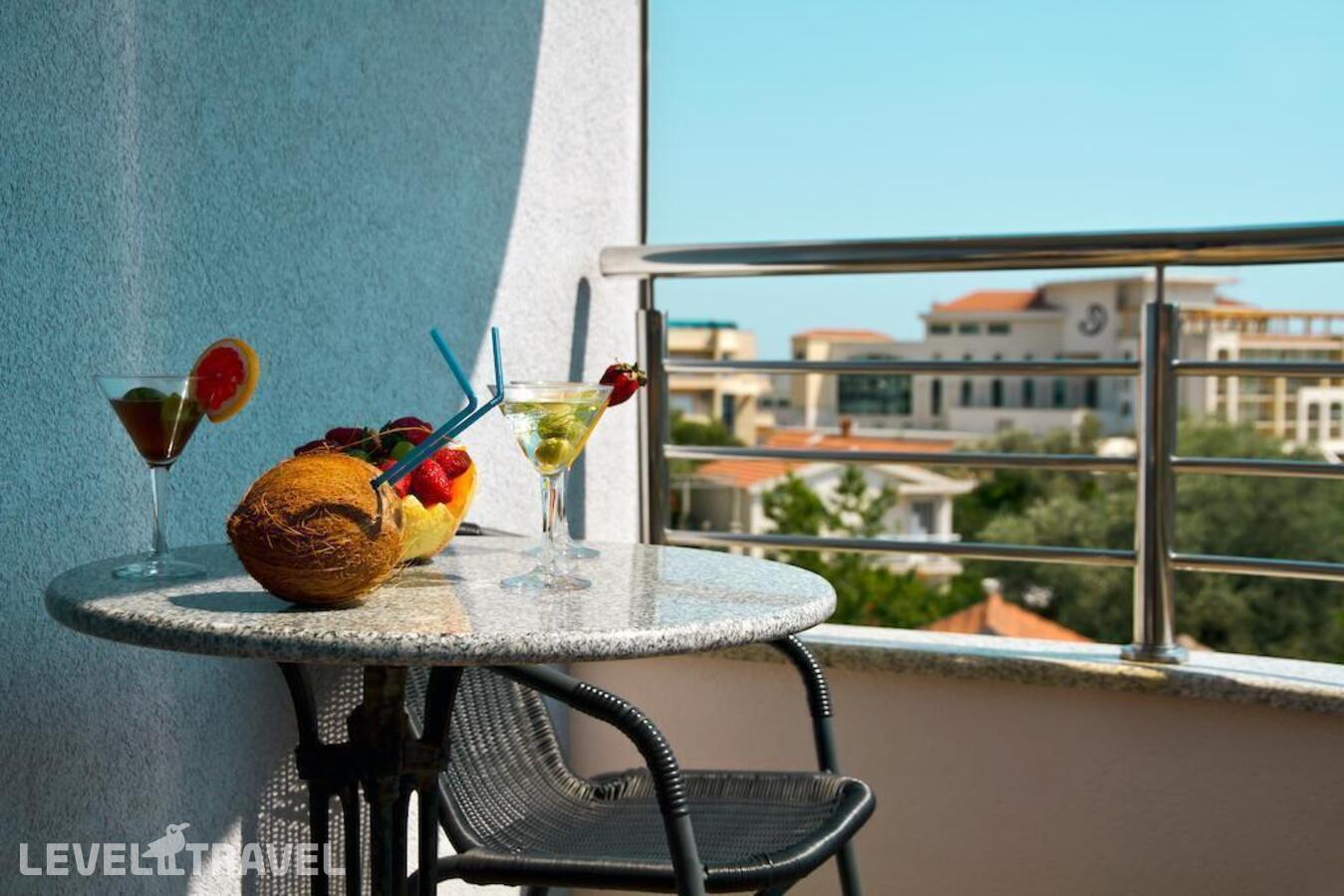 фотографии номера Люкс роскошный отеля Dolce Vita Hotel в Черногория(Бечичи) - фото №2