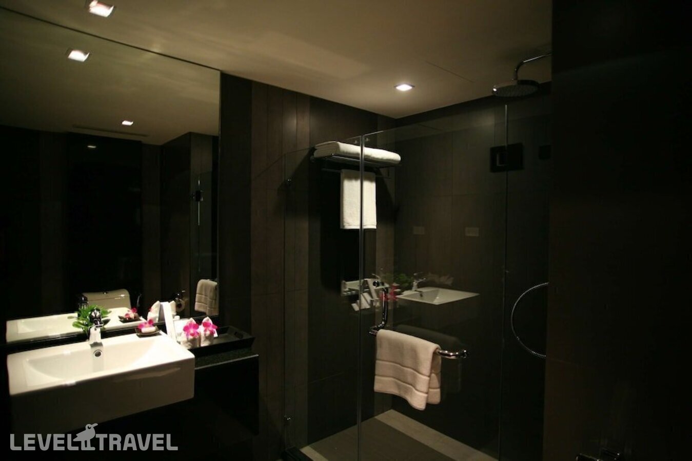 фотографии номера Делюкс с видом на город отеля Golden Tulip Mandison Suites в Таиланд(Бангкок) - фото №8