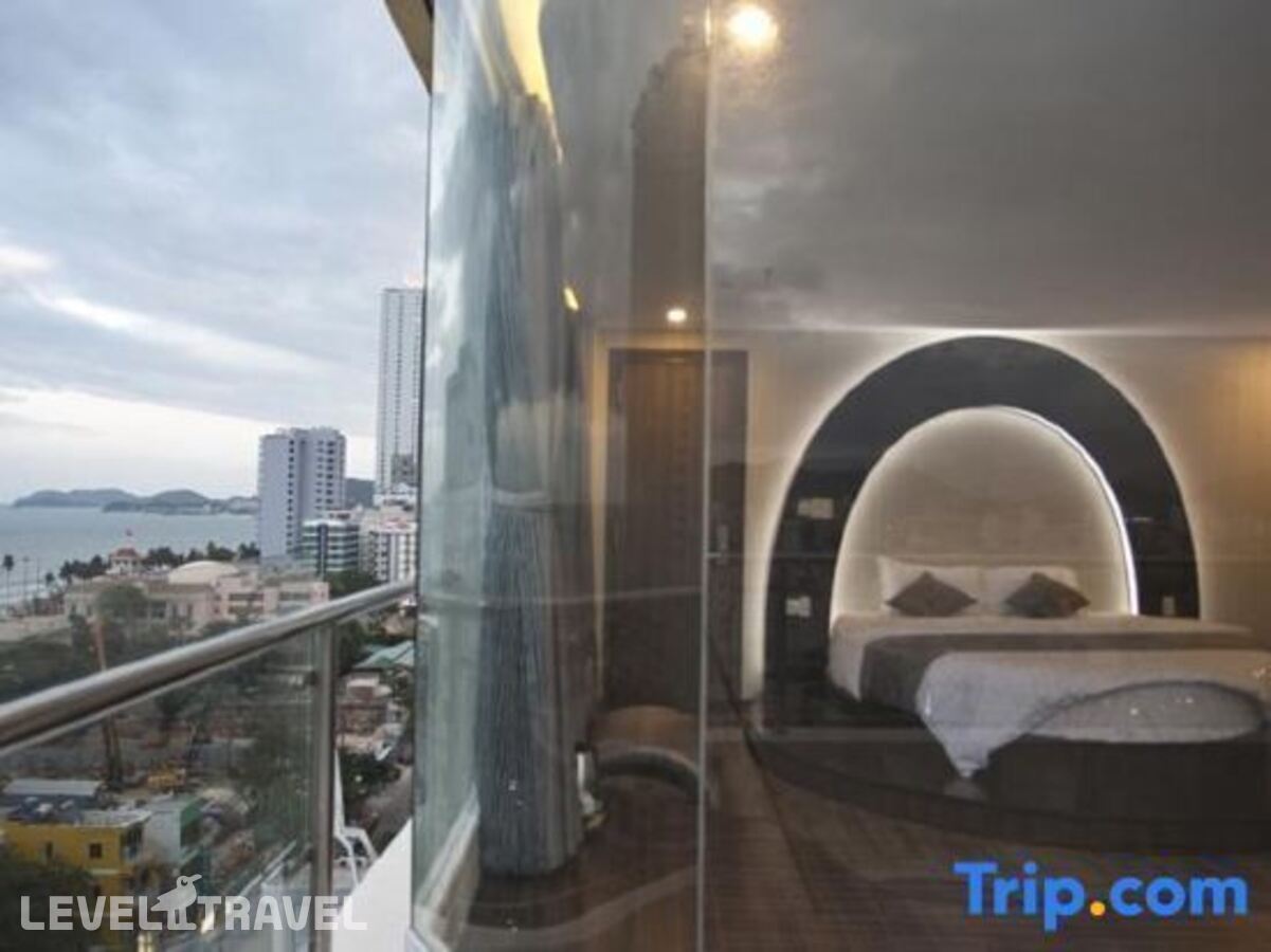 фотографии номера Полулюкс с видом на море отеля New Sun Hotel Nha Trang в Вьетнам(Нячанг) - фото №10