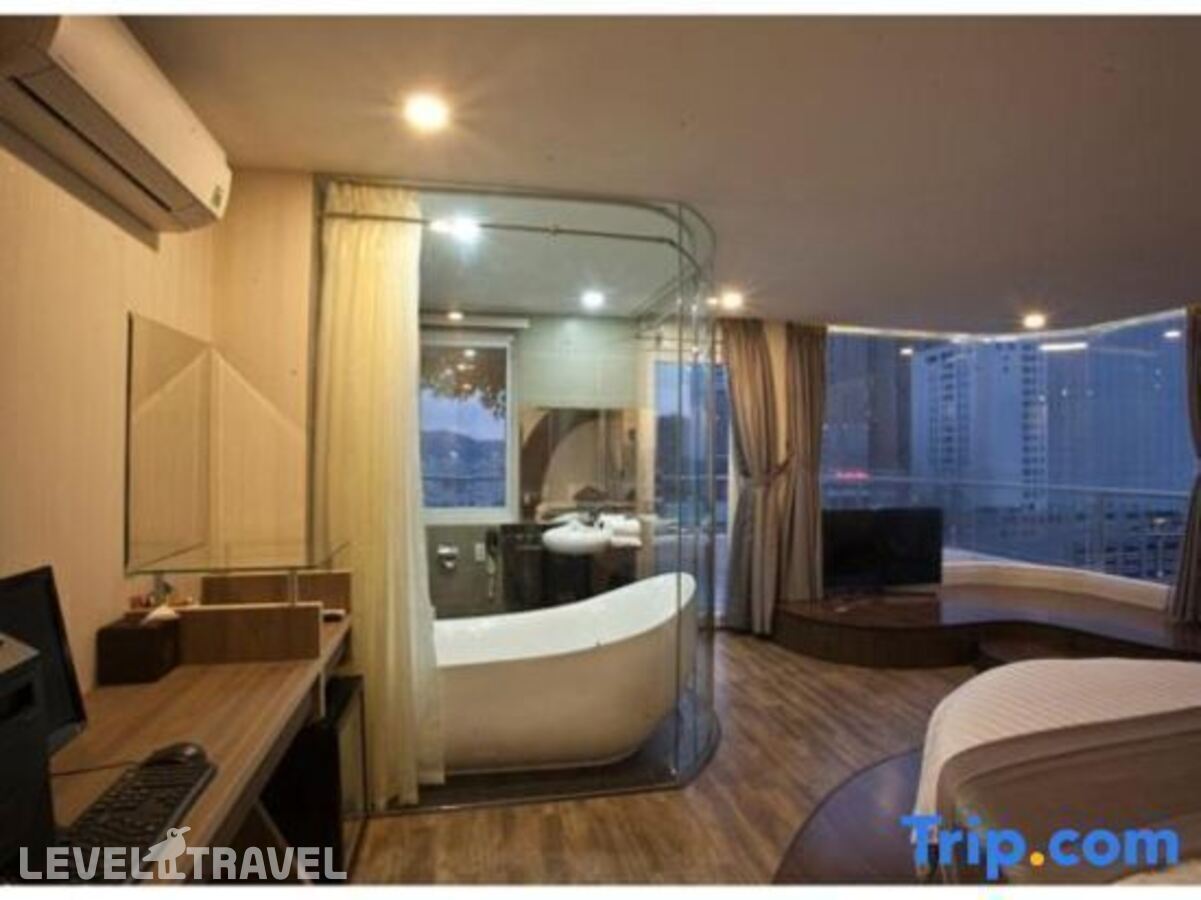 фотографии номера Полулюкс с видом на море отеля New Sun Hotel Nha Trang в Вьетнам(Нячанг) - фото №16