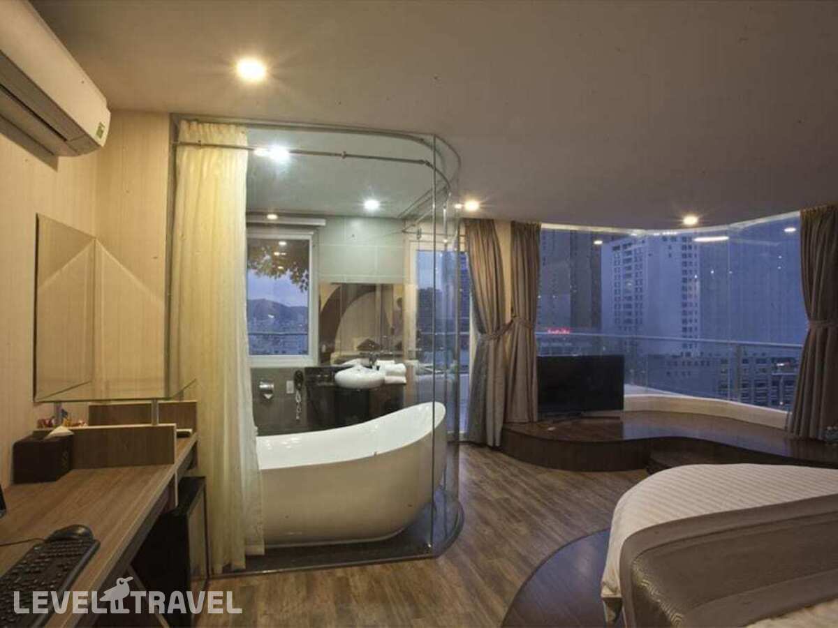 фотографии номера Полулюкс с видом на море отеля New Sun Hotel Nha Trang в Вьетнам(Нячанг) - фото №6