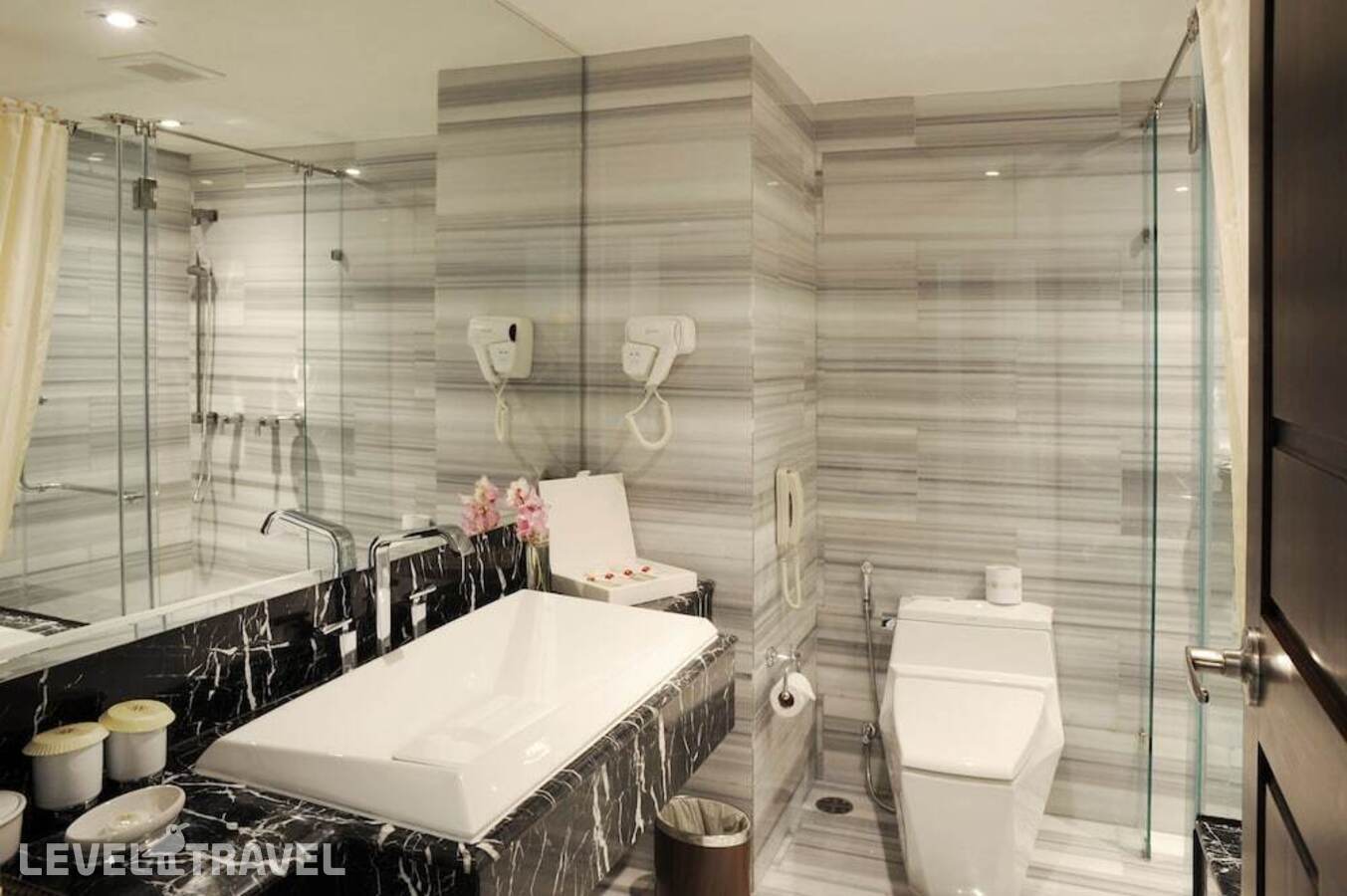фотографии номера Улучшенный с видом на город отеля Al Meroz Halal Hotel Bangkok в Таиланд(Бангкок) - фото №6