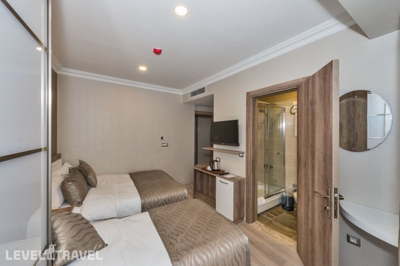 фотографии номера Трехместный с видом на город отеля Alphonse Hotel в Турция(Фатих) - фото №1