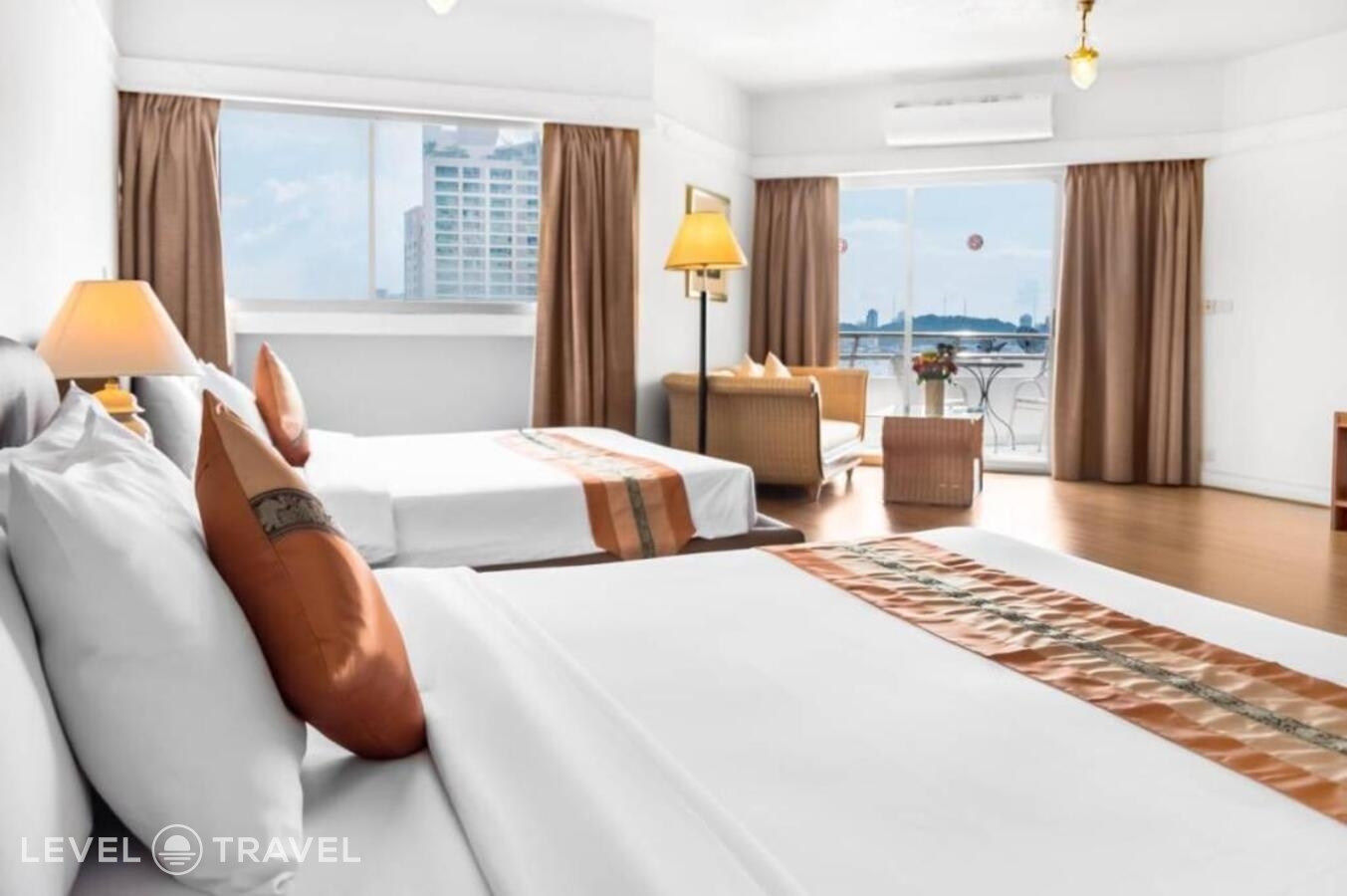фотографии номера Люкс с видом на море отеля Markland Seaside Pattaya в Таиланд(Центральная Паттайя) - фото №1