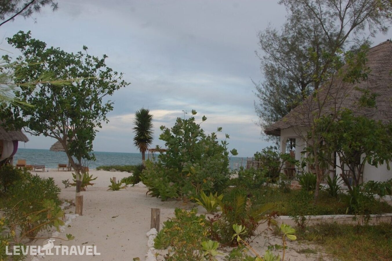 фотографии номера Стандартный с видом на море отеля Blue Earth Beach Bungalows в Танзания(Джамбиани) - фото №5
