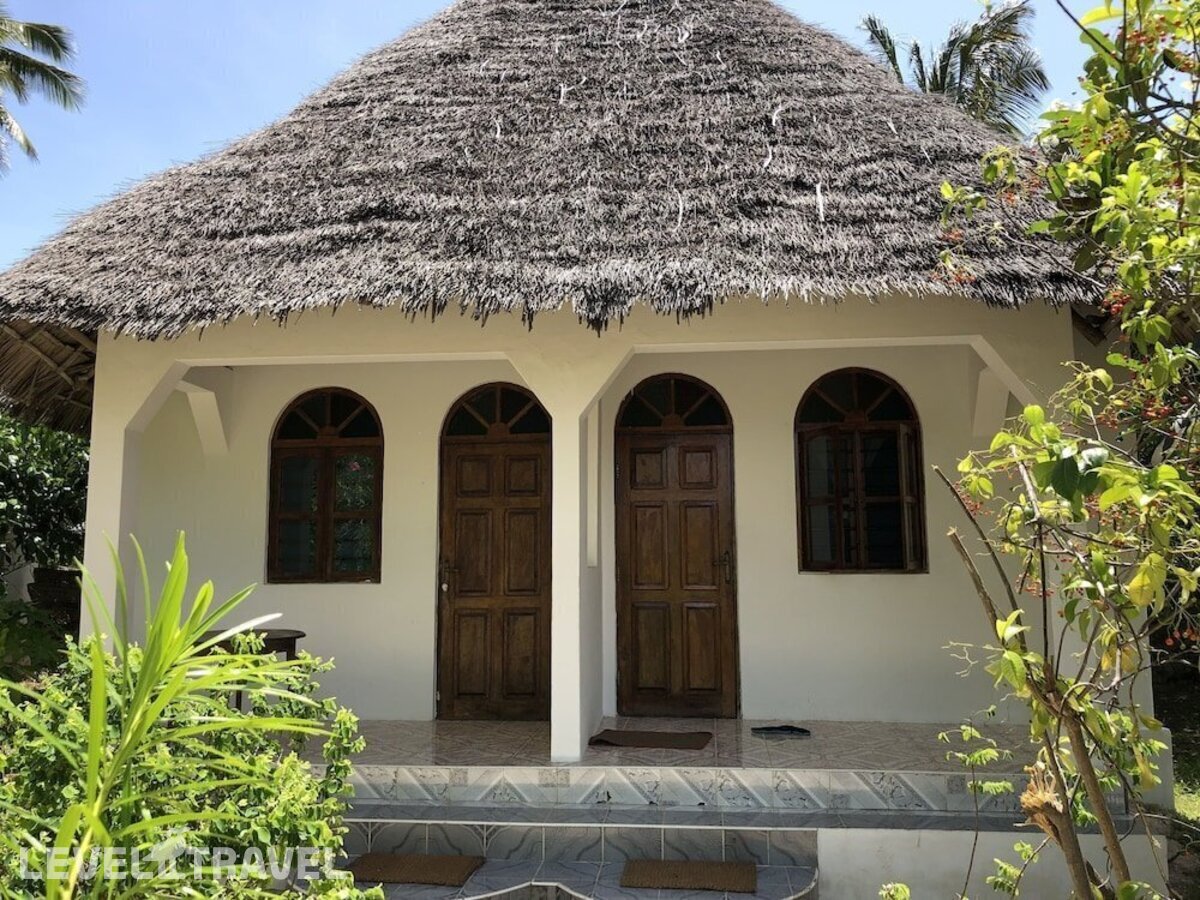 фотографии номера Семейный с видом на море отеля Blue Earth Beach Bungalows в Танзания(Джамбиани) - фото №5