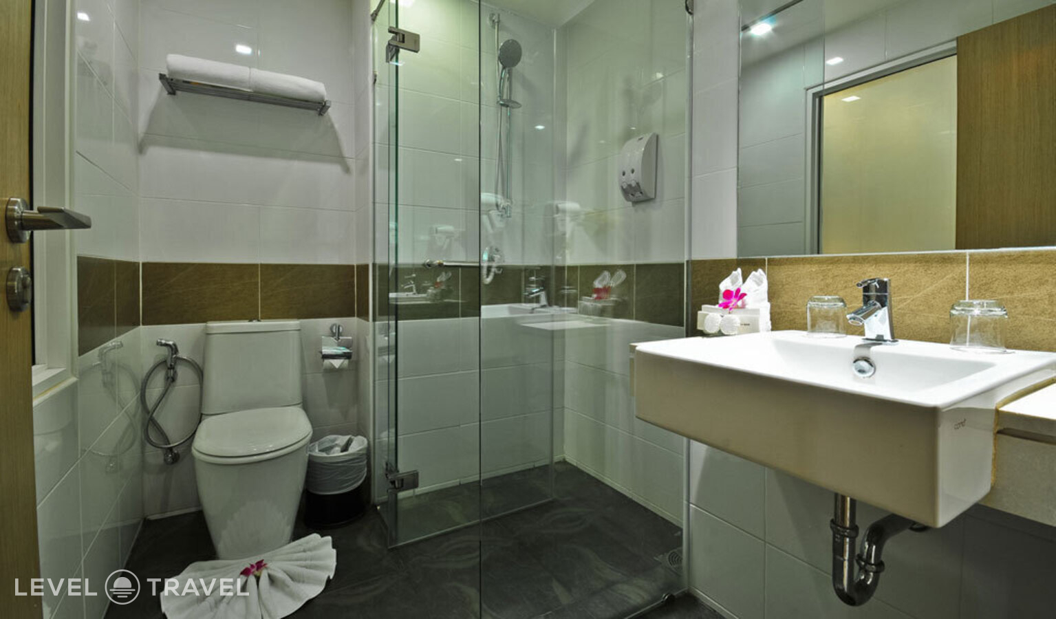 фотографии номера Делюкс с балконом отеля The Ashlee Plaza Patong Hotel & Spa (Ex. Citin Plaza Patong) в Таиланд(Патонг Бич) - фото №6