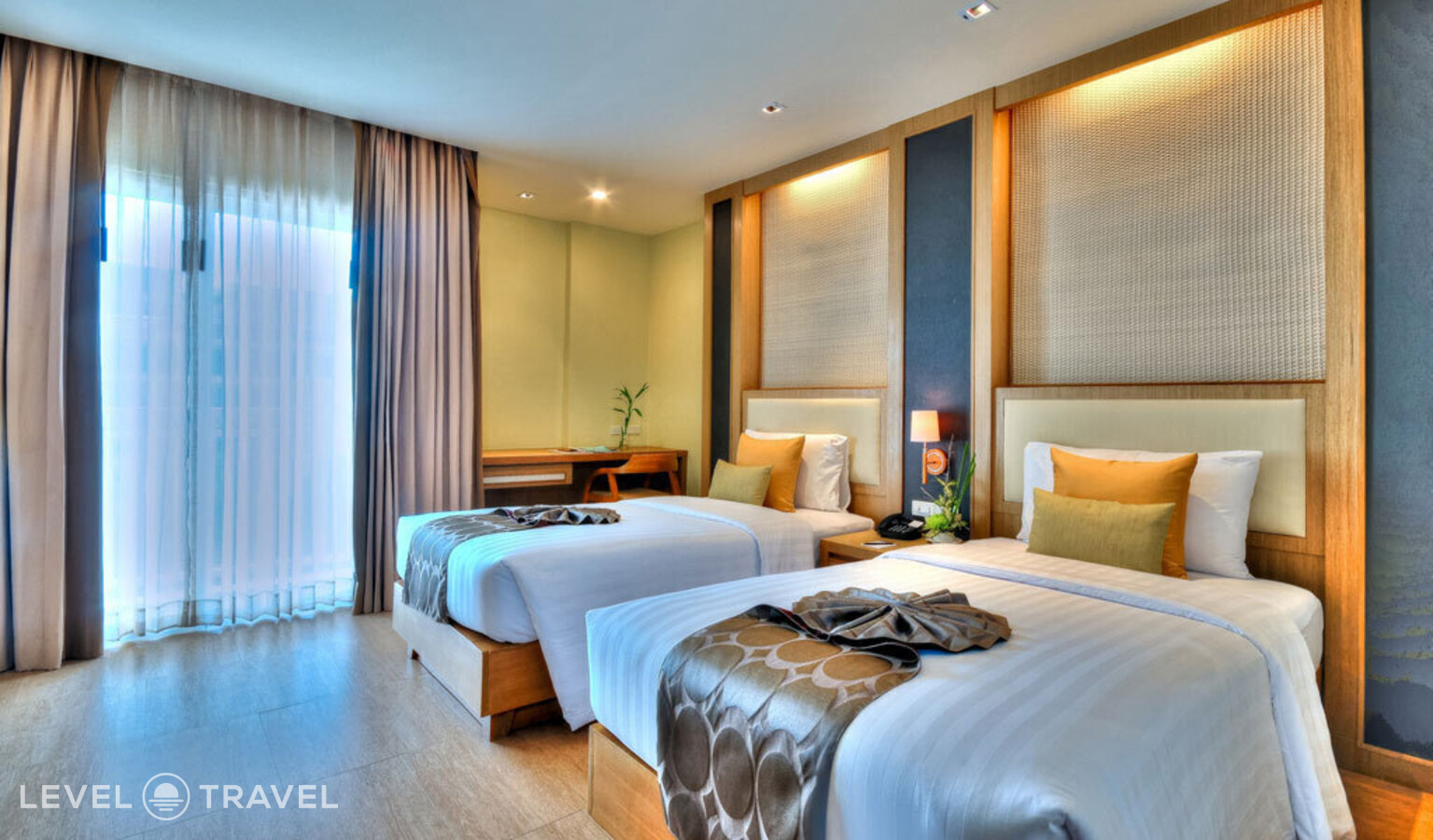 фотографии номера Делюкс с балконом отеля The Ashlee Plaza Patong Hotel & Spa (Ex. Citin Plaza Patong) в Таиланд(Патонг Бич) - фото №5
