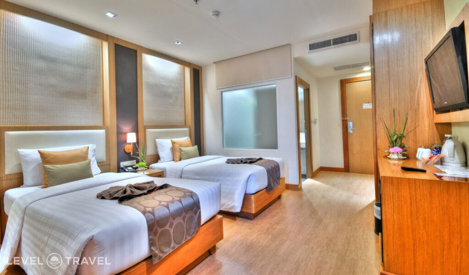 фотографии номера Делюкс с балконом отеля The Ashlee Plaza Patong Hotel & Spa (Ex. Citin Plaza Patong) в Таиланд(Патонг Бич) - фото №4