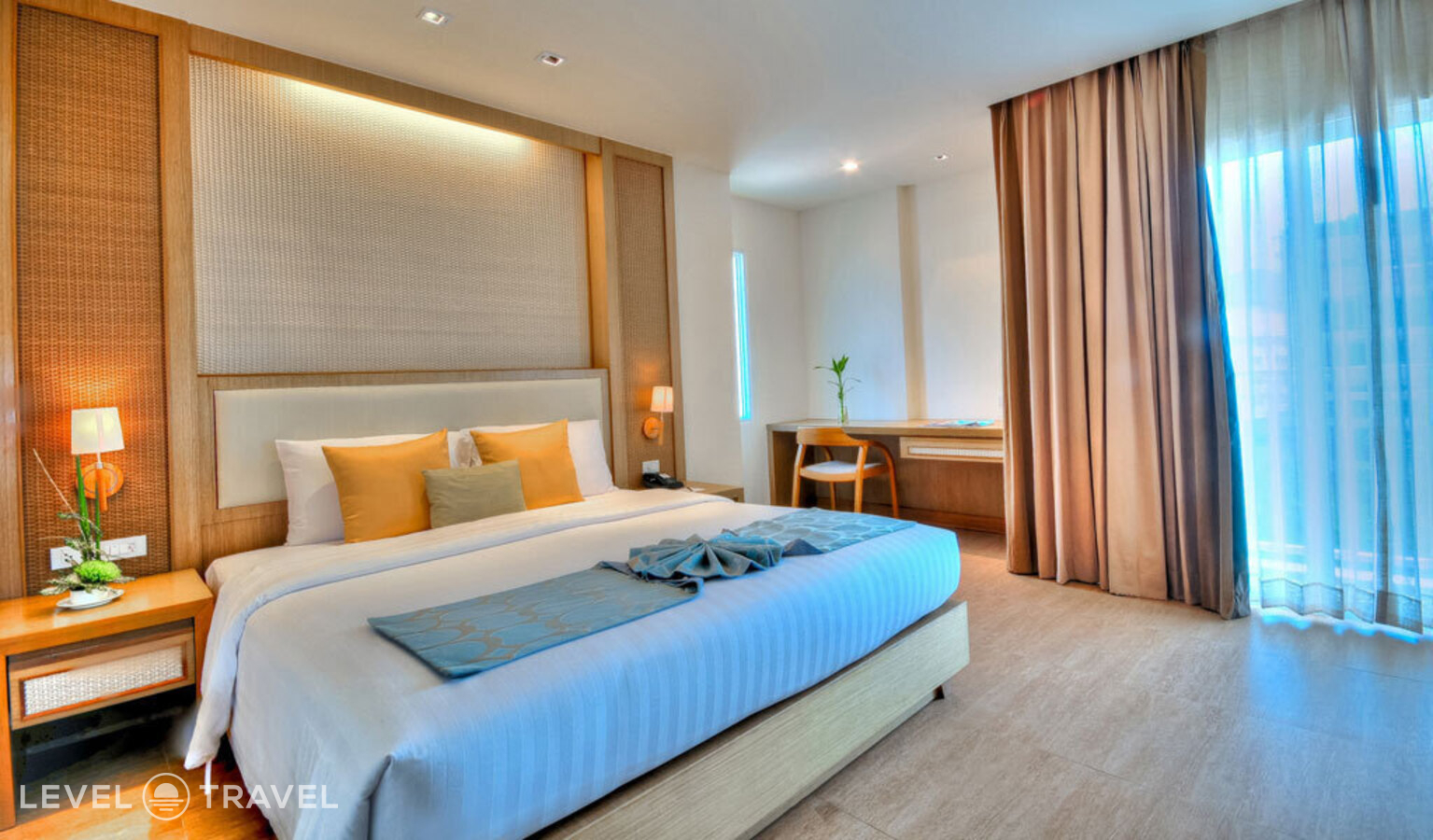 фотографии номера Делюкс с балконом отеля The Ashlee Plaza Patong Hotel & Spa (Ex. Citin Plaza Patong) в Таиланд(Патонг Бич) - фото №1