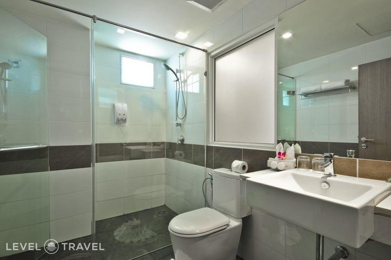 фотографии номера Улучшенный с балконом отеля The Ashlee Plaza Patong Hotel & Spa (Ex. Citin Plaza Patong) в Таиланд(Патонг Бич) - фото №3