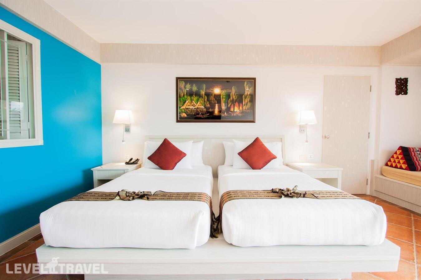 фотографии номера Делюкс с видом на бассейн отеля Karon Sea Sands Resort в Таиланд(Карон Бич) - фото №2