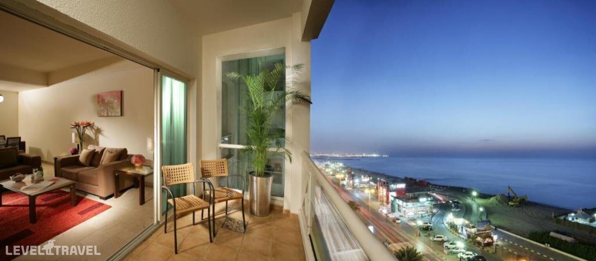 фотографии номера Делюкс с видом на море (две односпальные кровати) отеля Ramada Beach Hotel Ajman By Wyndham в ОАЭ(Аджман) - фото №14