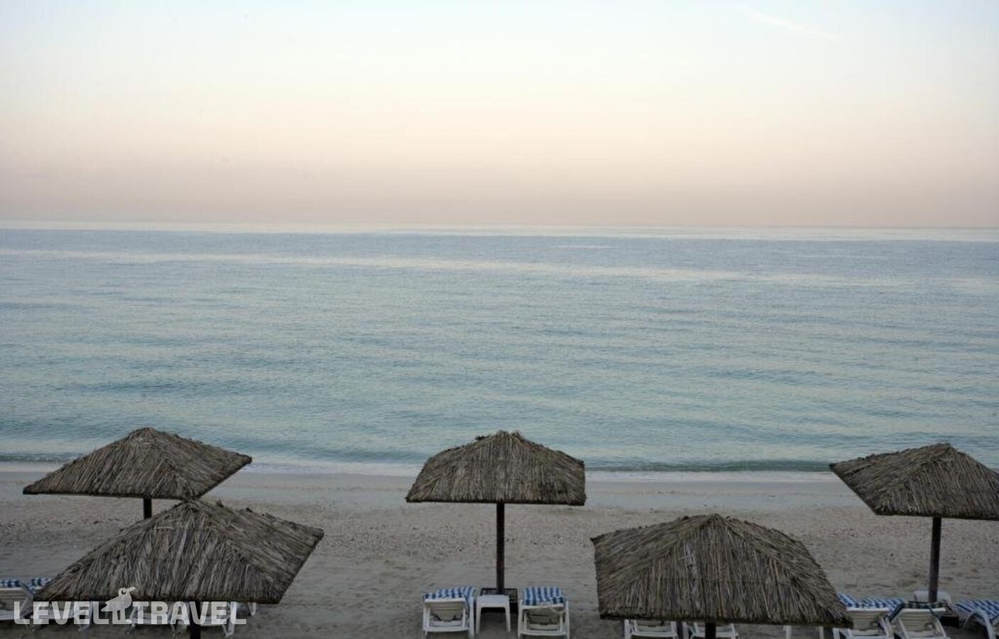 фотографии номера Делюкс с видом на море (две односпальные кровати) отеля Ramada Beach Hotel Ajman By Wyndham в ОАЭ(Аджман) - фото №12