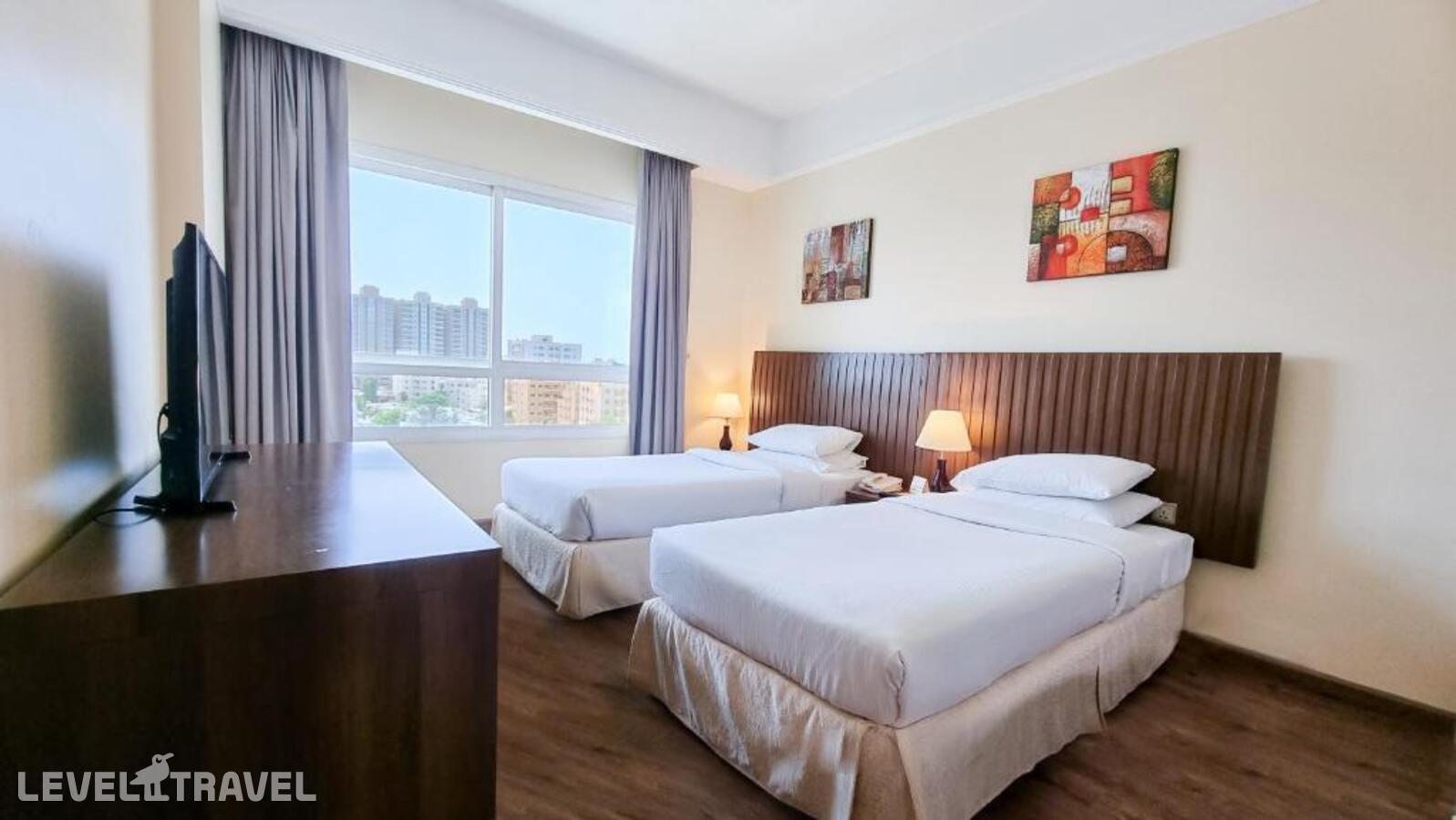 фотографии номера Стандартный (две односпальные кровати) отеля Ramada Beach Hotel Ajman By Wyndham в ОАЭ(Аджман) - фото №2