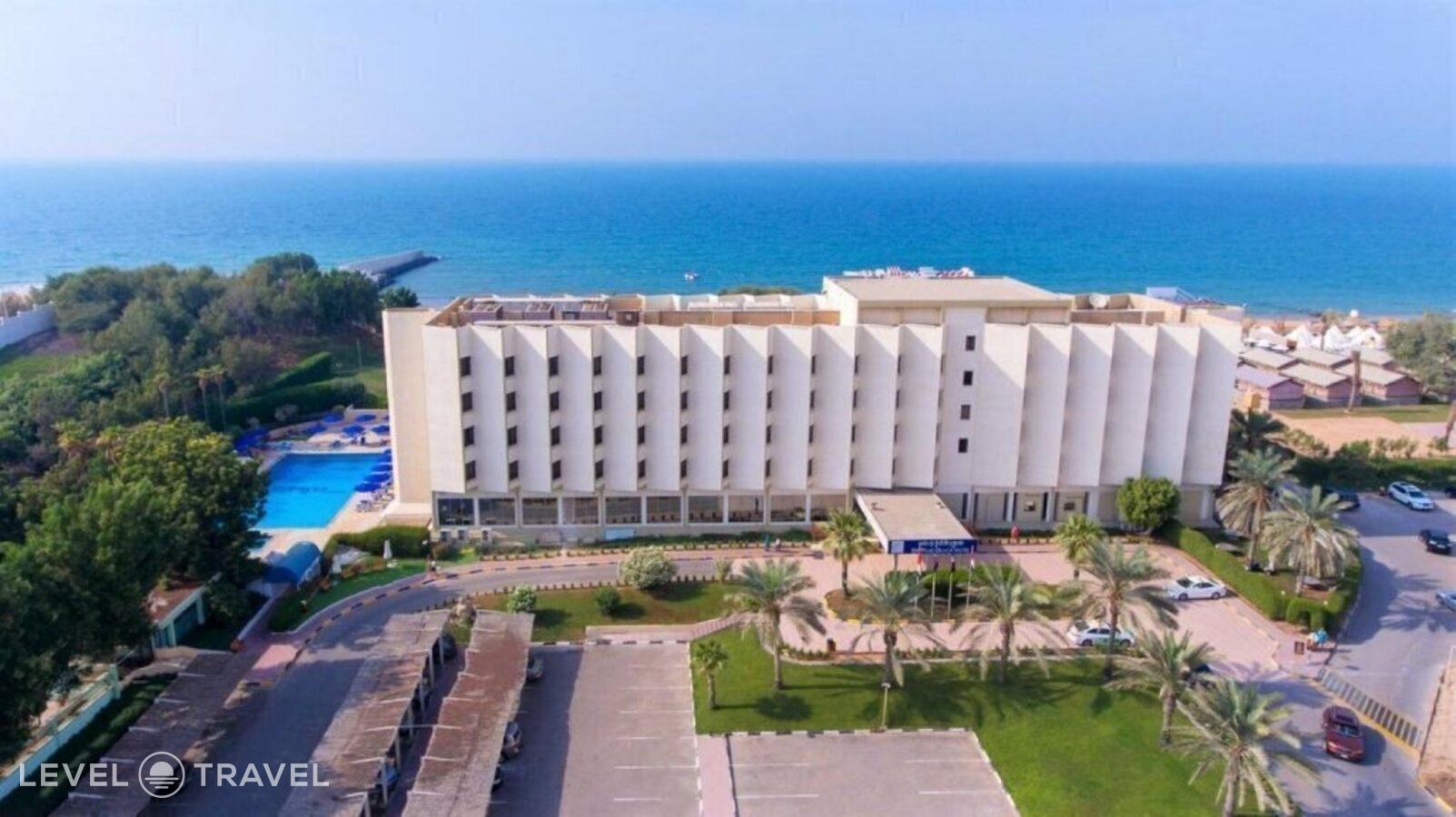 фотографии номера Делюкс с видом на город (две односпальные кровати) отеля BM Beach Hotel (Ex.Beach Hotel By Bin Majid Hotels&Resorts) в ОАЭ(Рас-аль-Хайма) - фото №4