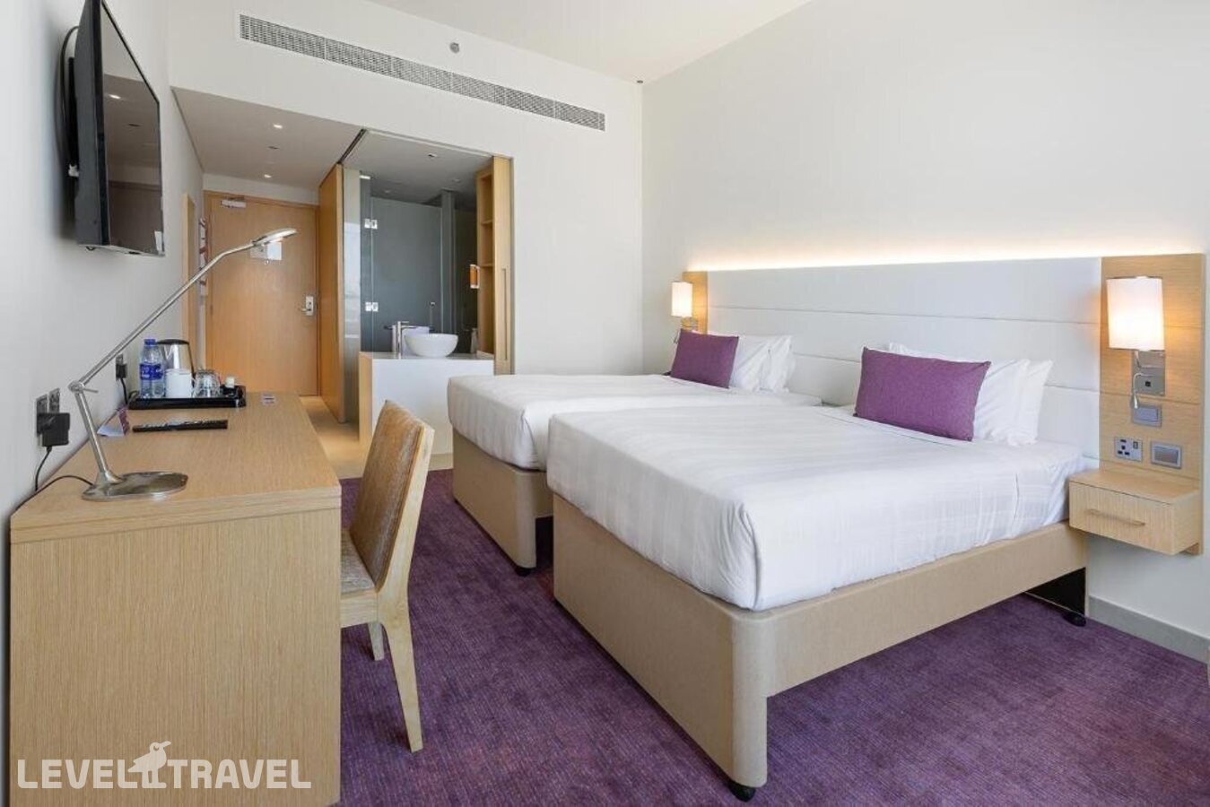 фотографии номера Улучшенный (две односпальные кровати) отеля Premier Inn Dubai Ibn Battuta Mall в ОАЭ(Джебель-Али) - фото №5