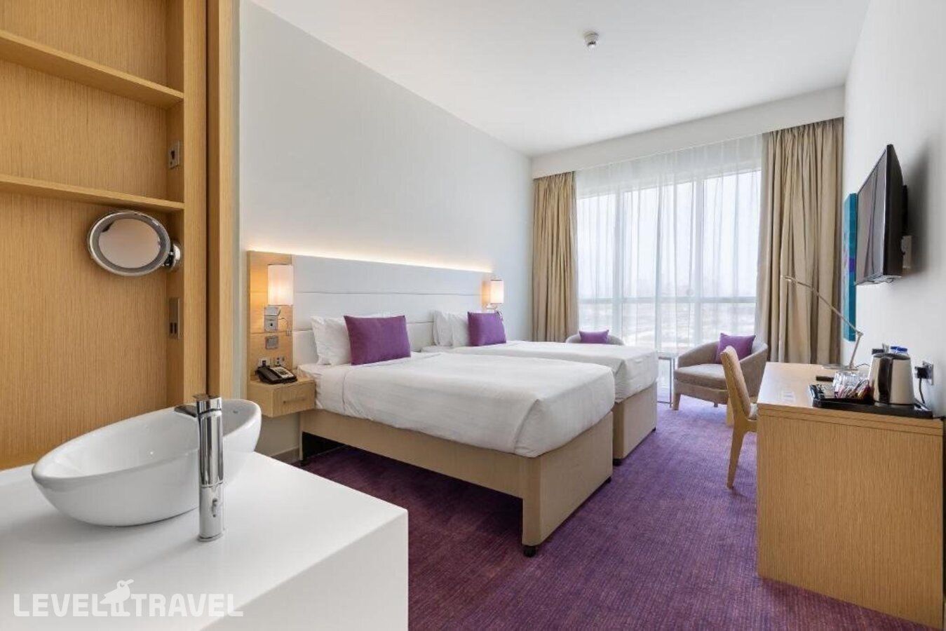 фотографии номера Улучшенный (две односпальные кровати) отеля Premier Inn Dubai Ibn Battuta Mall в ОАЭ(Джебель-Али) - фото №4
