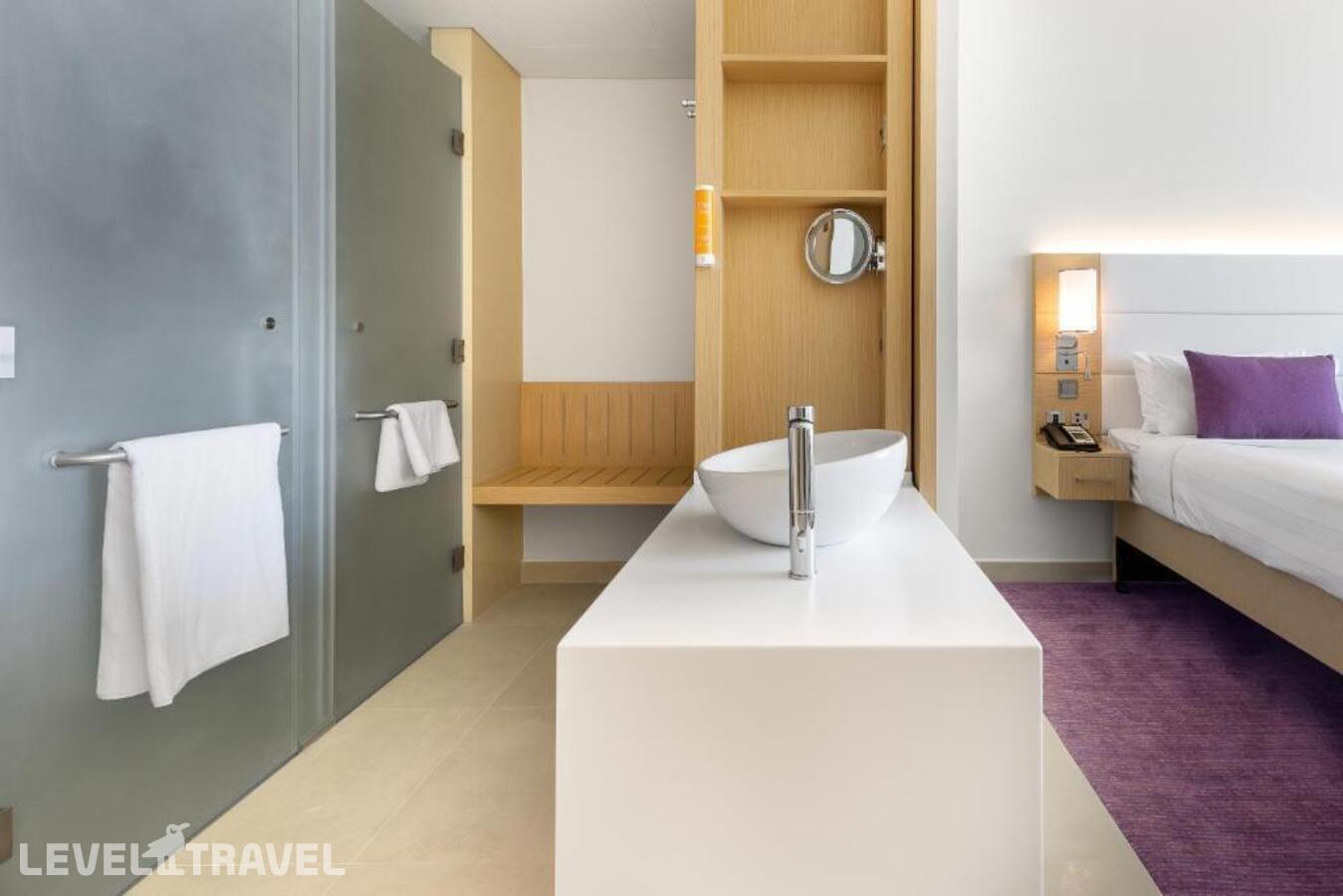 фотографии номера Улучшенный (две односпальные кровати) отеля Premier Inn Dubai Ibn Battuta Mall в ОАЭ(Джебель-Али) - фото №2