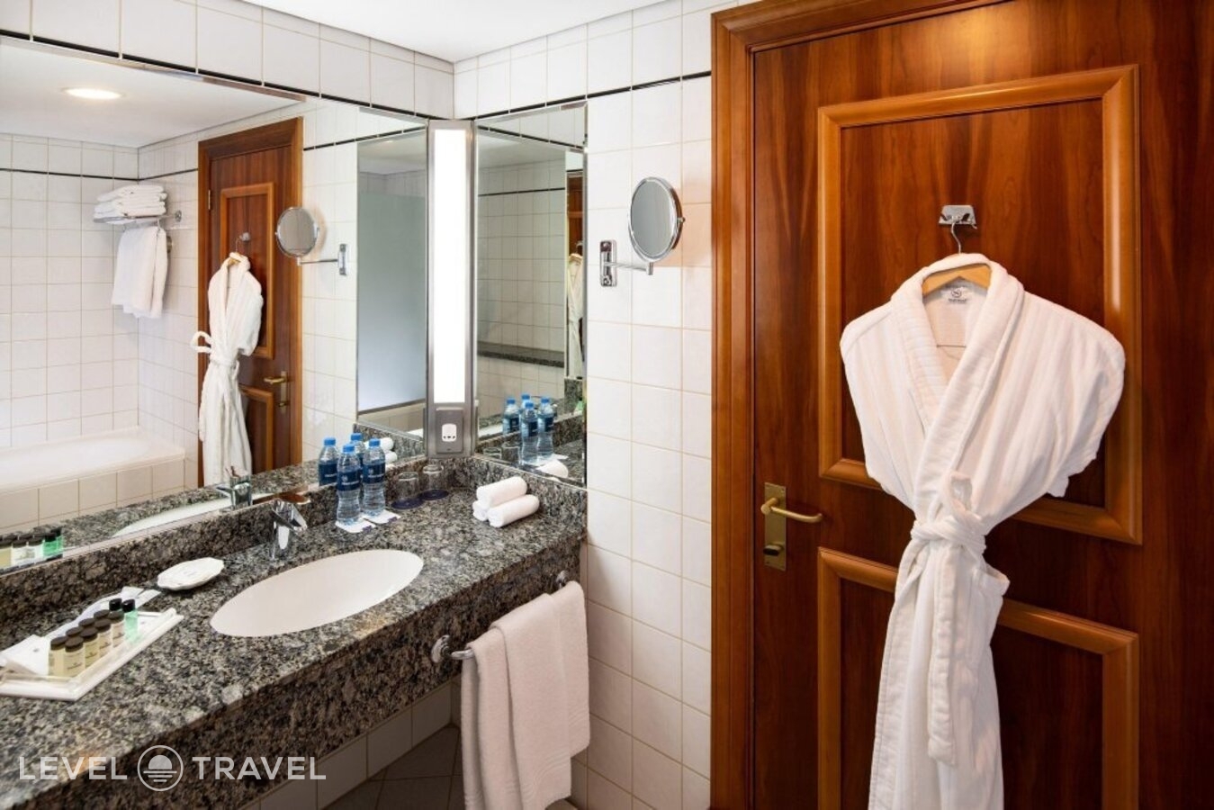фотографии номера Делюкс с видом на море (две односпальные кровати) отеля Sheraton Jumeirah Beach Resort в ОАЭ(Дубай Марина) - фото №14