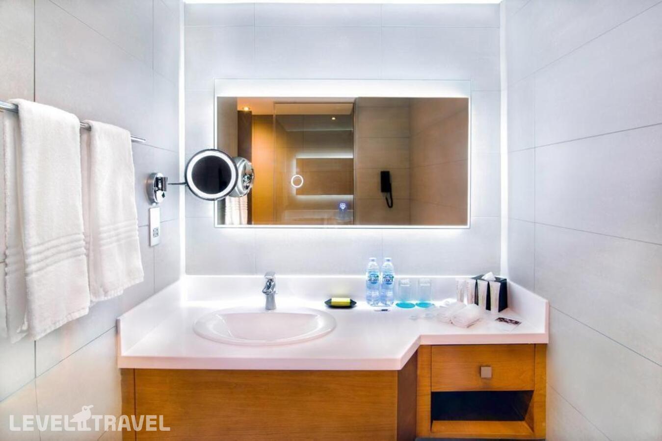 фотографии номера Клубный номер (две односпальные кровати) отеля Le Meridien Abu Dhabi Hotel в ОАЭ(Абу-Даби) - фото №3