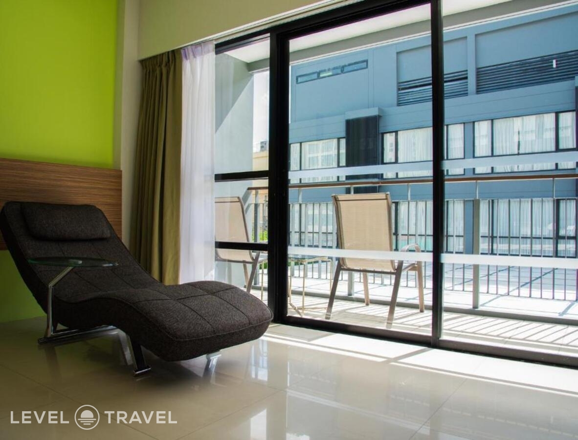 фотографии номера Люкс с балконом отеля The Lantern Resort Patong в Таиланд(Патонг Бич) - фото №3