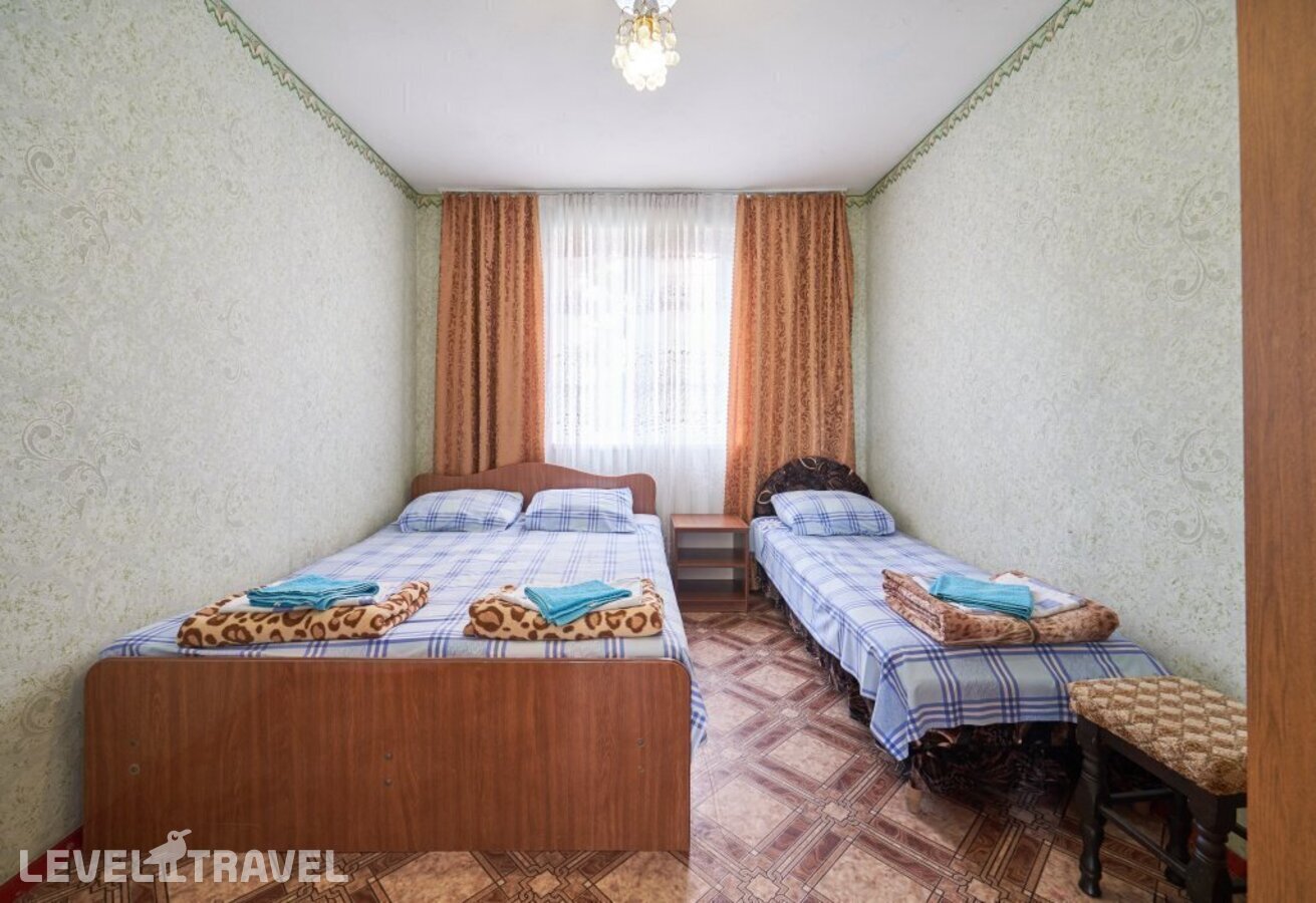 фотографии номера Трехместный экономичный отеля Гостевой дом Грант в Россия(Вардане) - фото №3