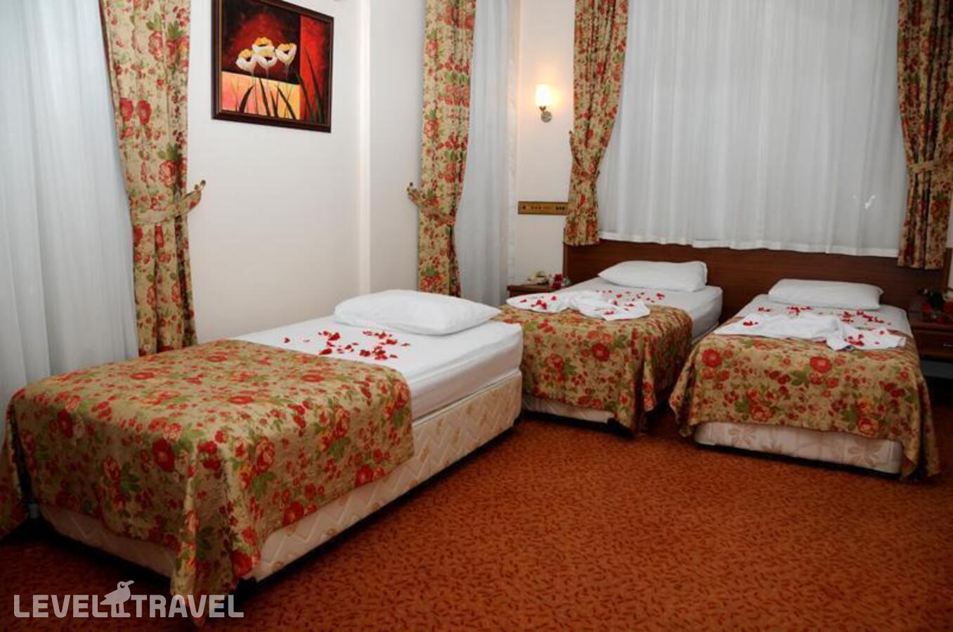 фотографии номера Трехместный номер отеля Triana Hotel в Турция(Анталья - Центр) - фото №1
