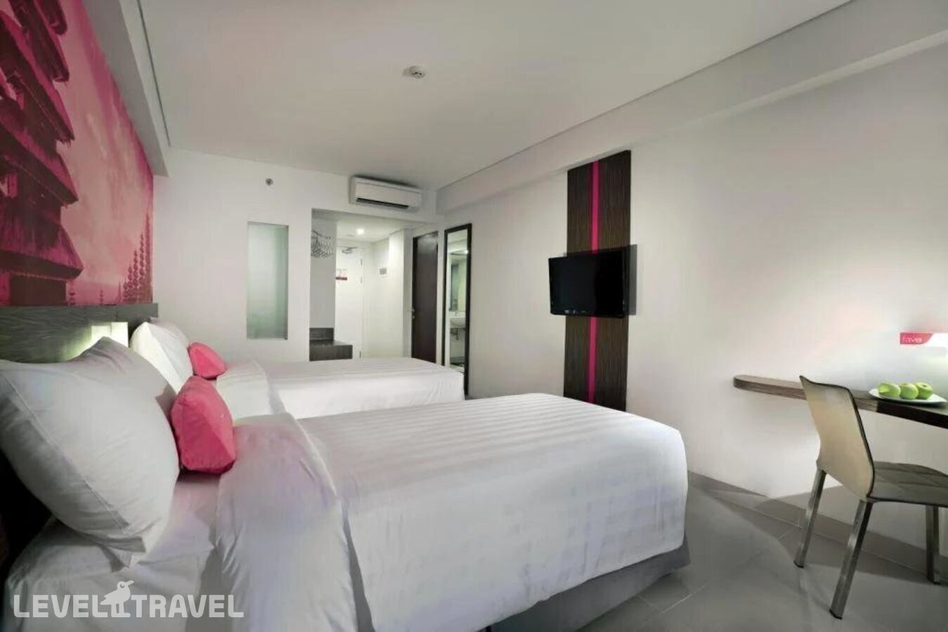фотографии номера Улучшенный (две односпальные кровати) отеля Favehotel Sunset Seminyak в Индонезия(Семиньяк) - фото №6
