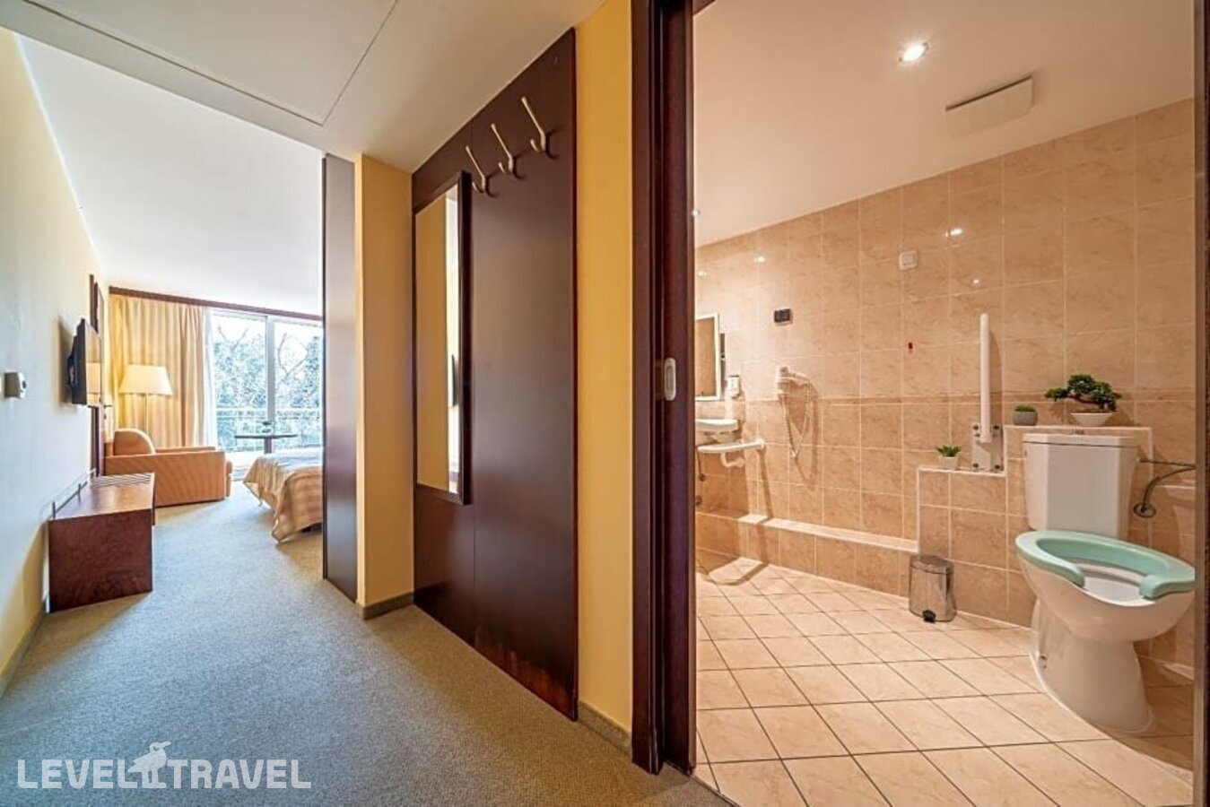 фотографии номера Стандартный с частичным видом на море отеля Princess Hotel в Черногория(Бар) - фото №6
