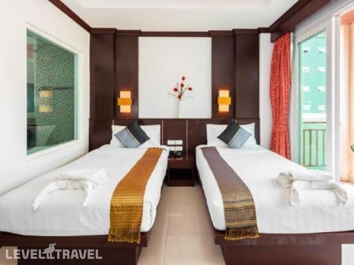 фотографии номера Четырехместный делюкс отеля 77 Patong Hotel & Spa (Ex. Azure Bangla Phuket) в Таиланд(Патонг Бич) - фото №6