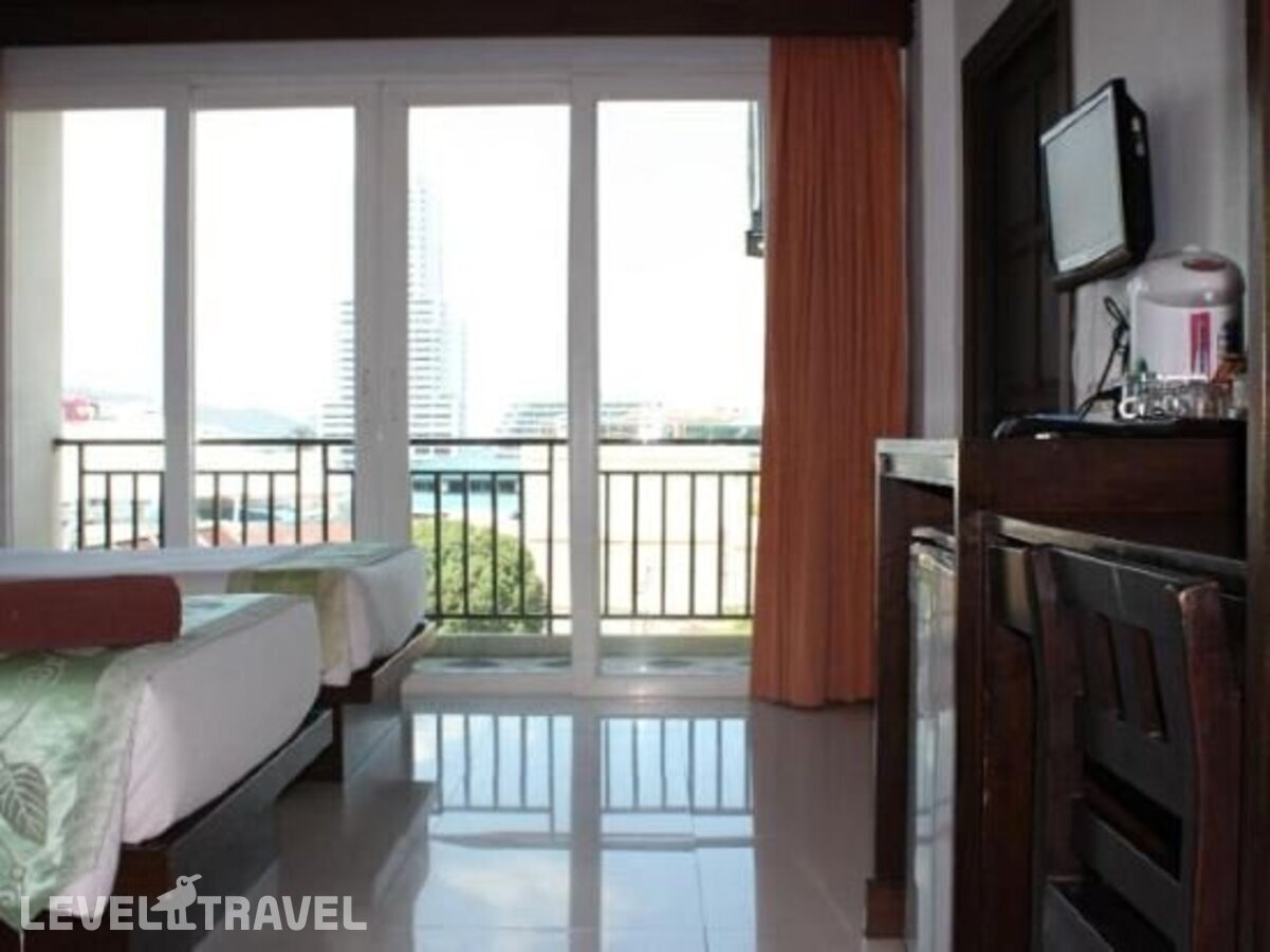 фотографии номера Четырехместный делюкс отеля 77 Patong Hotel & Spa (Ex. Azure Bangla Phuket) в Таиланд(Патонг Бич) - фото №17