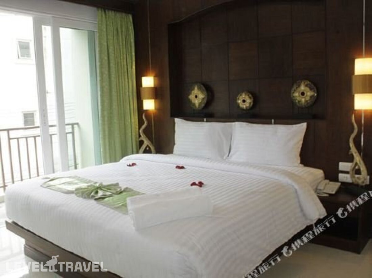 фотографии номера Четырехместный делюкс отеля 77 Patong Hotel & Spa (Ex. Azure Bangla Phuket) в Таиланд(Патонг Бич) - фото №13