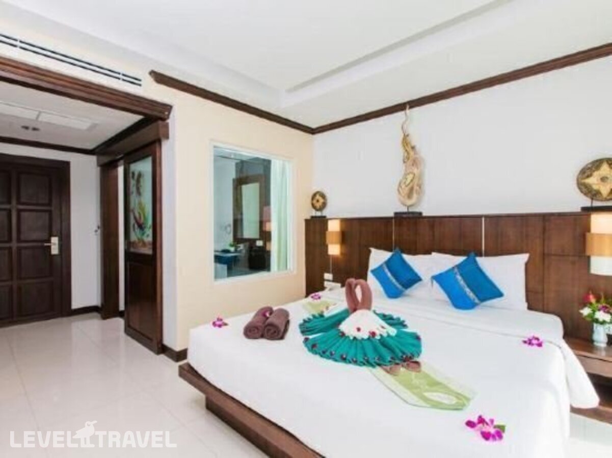 фотографии номера Четырехместный делюкс отеля 77 Patong Hotel & Spa (Ex. Azure Bangla Phuket) в Таиланд(Патонг Бич) - фото №10