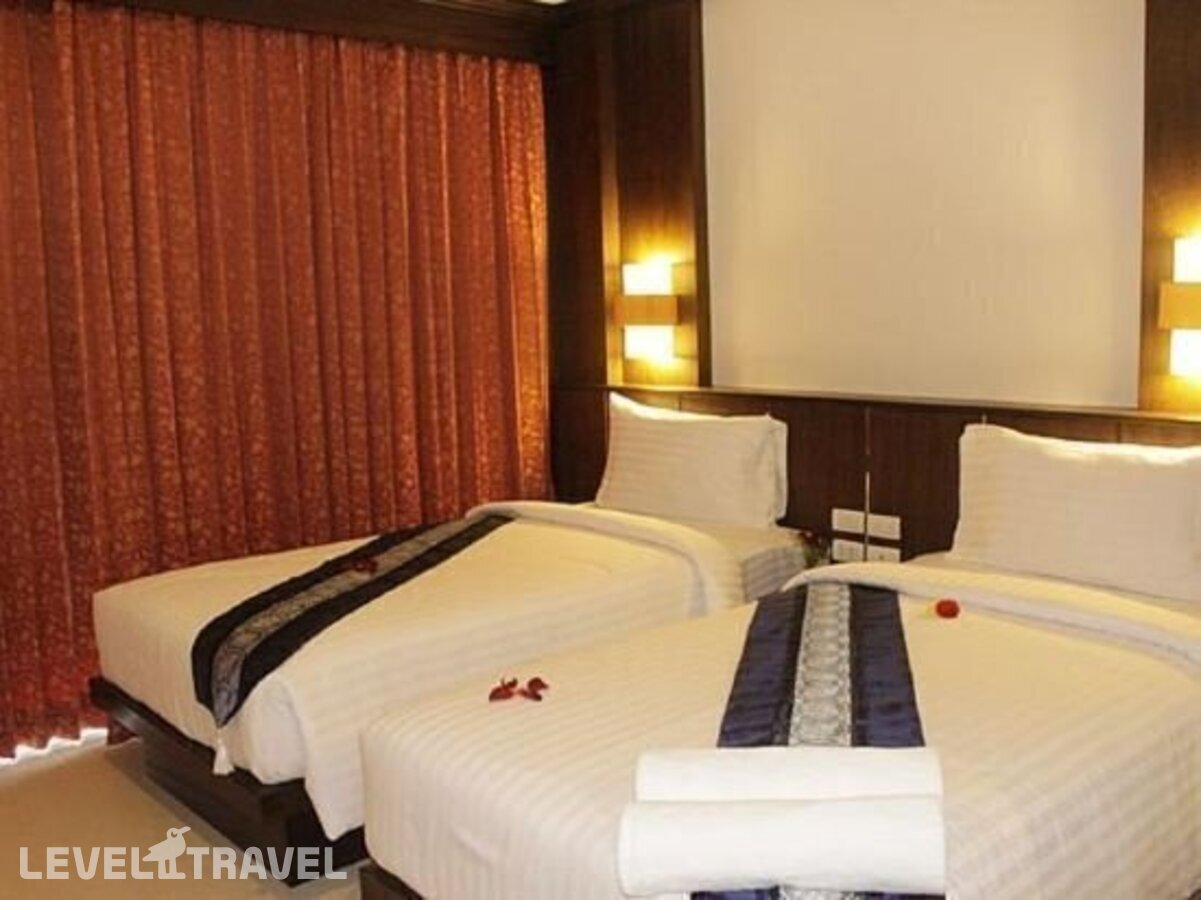 фотографии номера Четырехместный делюкс отеля 77 Patong Hotel & Spa (Ex. Azure Bangla Phuket) в Таиланд(Патонг Бич) - фото №11