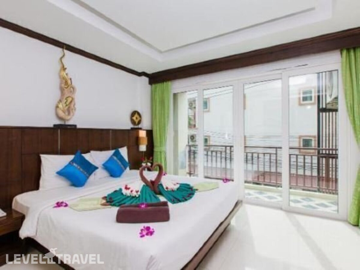 фотографии номера Четырехместный делюкс отеля 77 Patong Hotel & Spa (Ex. Azure Bangla Phuket) в Таиланд(Патонг Бич) - фото №14